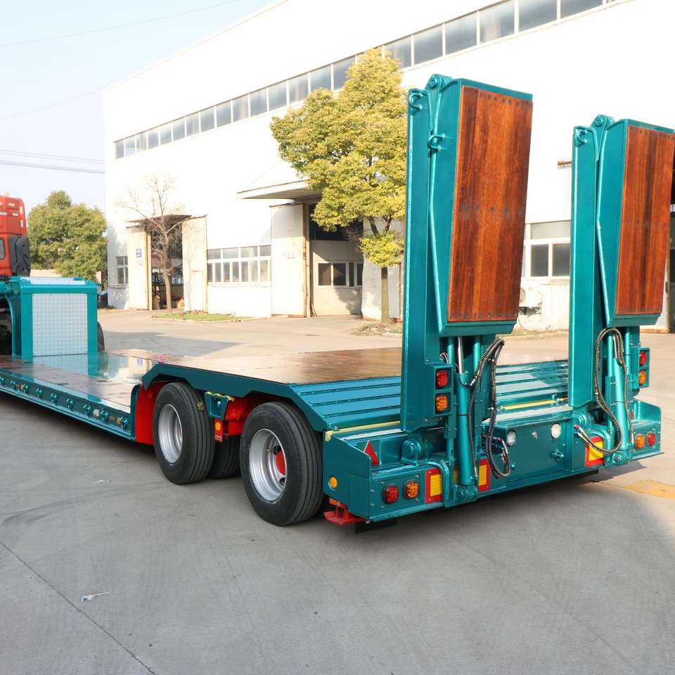販売のためのハイテク油圧ランプ 2axle 30t/40t 低床セミ トラック トレーラー 揚州バルカン機械製造株式会社