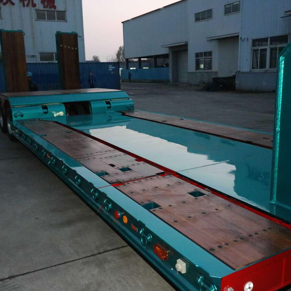 販売のためのハイテク油圧ランプ 2axle 30t/40t 低床セミ トラック トレーラー 揚州バルカン機械製造株式会社